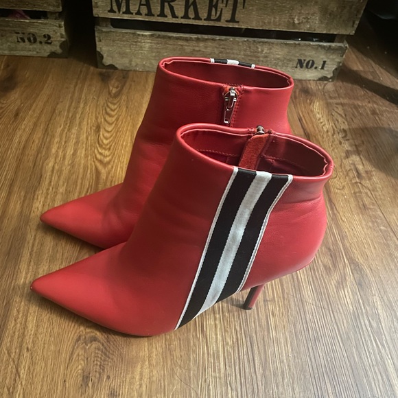 Steve Madden Sexy Sleek Boot. - Picture 3 of 4